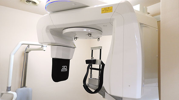 三次元撮影が可能な歯科用CT、デジタルレントゲン装置です。従来のCTより被ばく線量も少なく安全です。